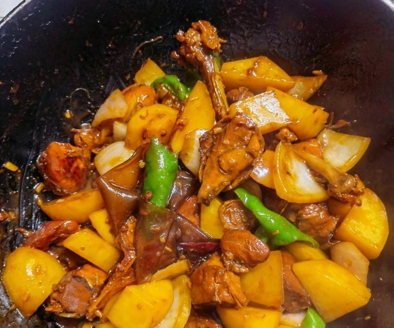 美味洋葱土豆鸡块（用新鲜食材制作，味道绝佳）-第2张图片-美味行家
