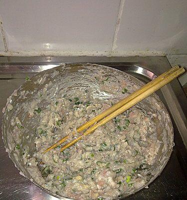 香煎鱼肉饼的制作方法（做出美味的鱼肉饼，轻松享受健康美食）-第1张图片-美味行家