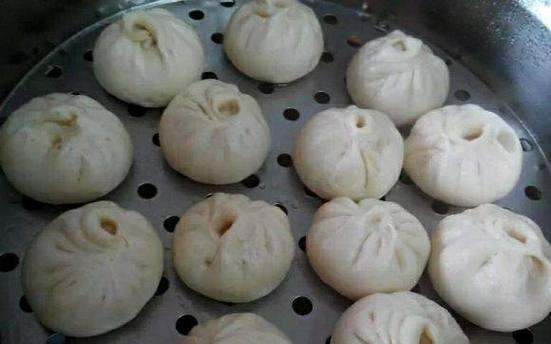 手把手教你制作美味酸菜猪肉包子（传承老祖宗的做法，让包子香软可口）-第2张图片-美味行家