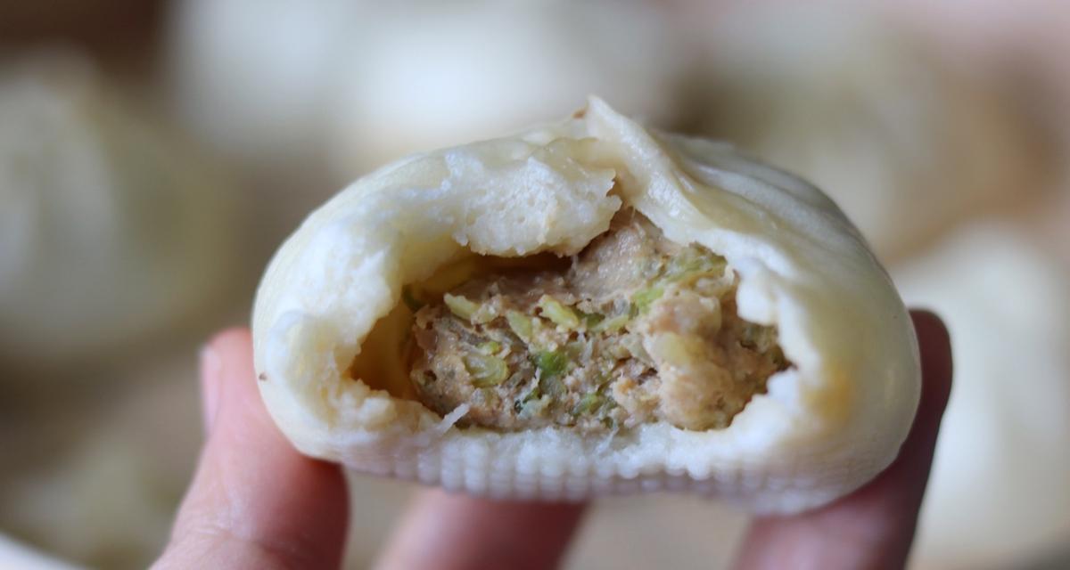 手把手教你制作美味酸菜猪肉包子（传承老祖宗的做法，让包子香软可口）-第3张图片-美味行家