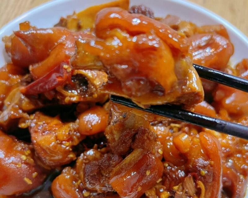 湘味红烧猪蹄的做法（掌握关键步骤，享受口感醇香的佳肴）-第2张图片-美味行家