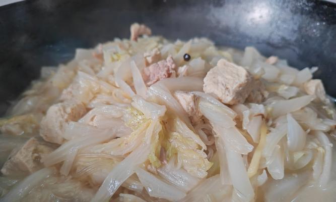 如何烹饪美味的白菜炖冻豆腐（简单易学，营养美味，白菜+冻豆腐，让你回味无穷）-第3张图片-美味行家