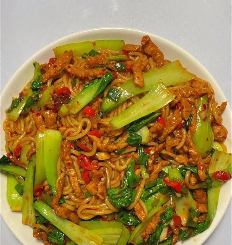 如何制作美味的以什锦炒米粉（简单易学的做法及食材，轻松做出鲜香可口的炒米粉）-第2张图片-美味行家