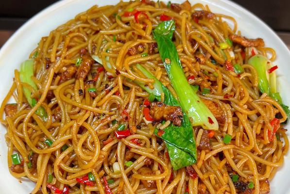 如何制作美味的以什锦炒米粉（简单易学的做法及食材，轻松做出鲜香可口的炒米粉）-第3张图片-美味行家
