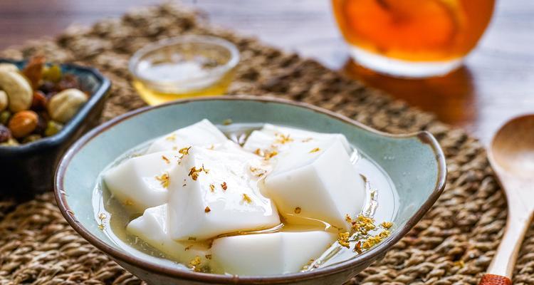 以热杏仁豆腐为主题的制作方法（用好材料，做出美味的热杏仁豆腐）-第1张图片-美味行家