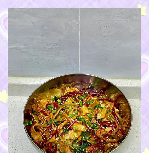 家常美食，圆白菜肉丝炒面！（亲手制作，美味可口；营养丰富，健康无忧。）-第1张图片-美味行家