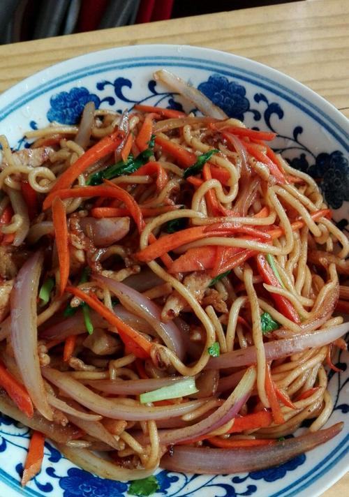 家常美食，圆白菜肉丝炒面！（亲手制作，美味可口；营养丰富，健康无忧。）-第3张图片-美味行家