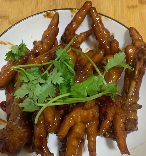 家庭美食（用家常食材制作美味佳肴，快来试一试吧！）-第1张图片-美味行家
