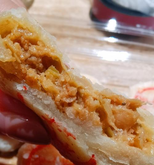 榨菜鲜肉月饼的制作方法（用榨菜和鲜肉制作美味的中秋月饼）-第2张图片-美味行家