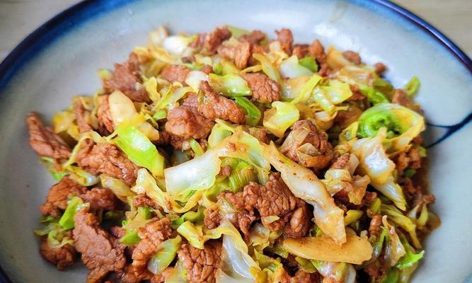 美味又营养，以肉炒卷心菜的做法（健康生活从餐桌开始）-第1张图片-美味行家