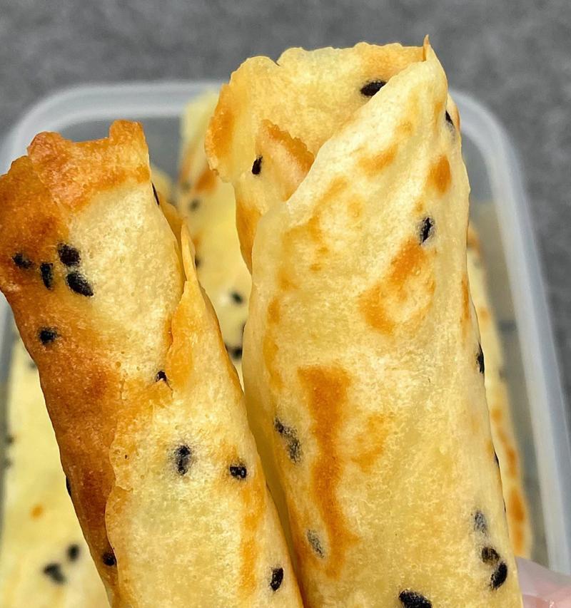 如何制作美味的芝麻蛋卷（用最简单的步骤，制作出口感酥脆的芝麻蛋卷）-第3张图片-美味行家