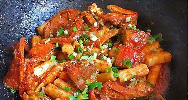 香辣梭子蟹炒年糕的制作方法（传统美食新变化，美味梭子蟹与年糕的完美融合）-第1张图片-美味行家