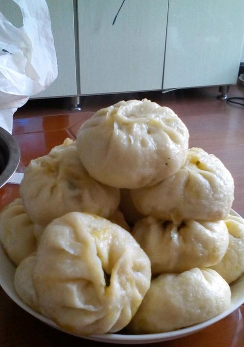 手把手教你制作美味酸菜猪肉包子（家庭自制，口感极佳的美食）-第3张图片-美味行家