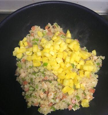 夏日清爽菠萝饭（以虾仁为主的美味佳肴）-第2张图片-美味行家