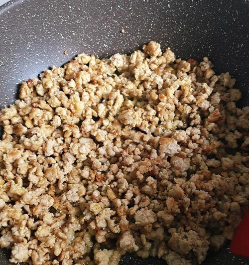 美味新派炸酱的制作方法（做出口感细腻、色泽诱人的炸酱）-第1张图片-美味行家