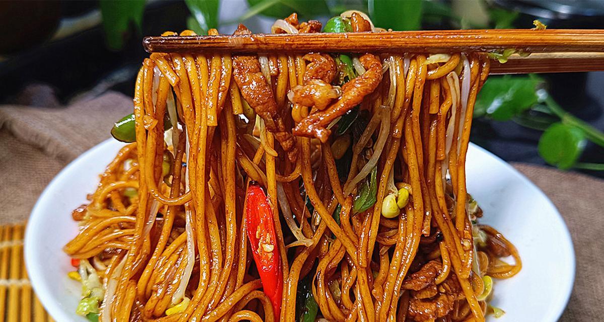 孜然肉丝炒面，美味佳肴不容错过！（口感绝佳，简单易做，美食达人必备。）-第1张图片-美味行家