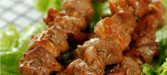 用微波炉烤出美味羊肉串（简单易学的烤制技巧，让你在家也能享受烧烤的美味）-第2张图片-美味行家