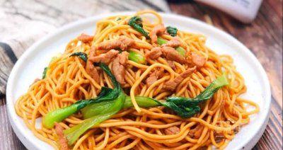 美味可口的孜然肉丝炒面（以孜然肉丝为主料，口感香辣鲜美的中式炒面）-第3张图片-美味行家
