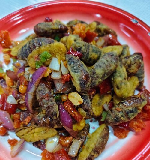 炸蚕蛹的美食烹饪之道（传统美味，口感绝佳，营养丰富的炸蚕蛹）-第1张图片-美味行家