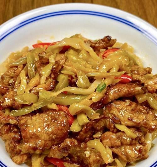 用肉丝炒榨菜，简单又美味（中式家常菜系列；快速上手，让你秒变大厨）-第2张图片-美味行家