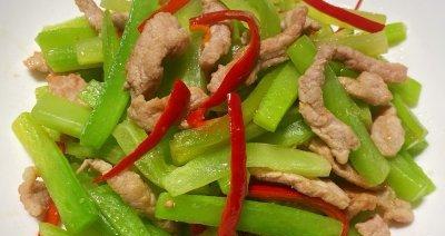用土猪肉炒出美味莴笋片（以家常菜式呈现，吃货必备！）-第3张图片-美味行家