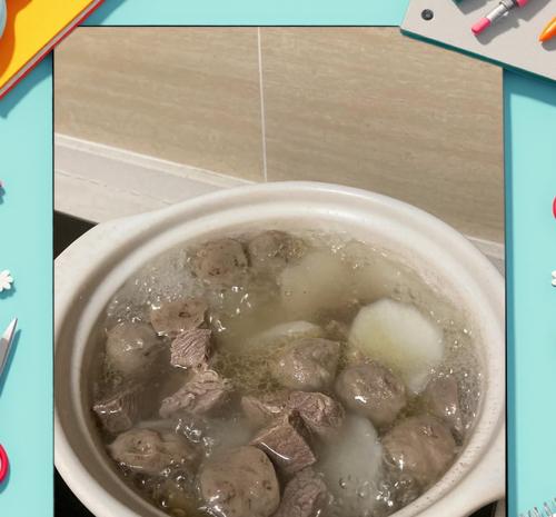 白萝卜炖五花肉的家常做法（营养丰富、味道鲜美，炖出香气扑鼻的一道菜）-第1张图片-美味行家