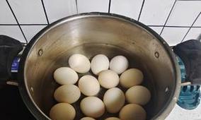 乡巴佬鸡蛋的美食盛宴（用乡村风味烹制鸡蛋，一场味觉盛宴）-第3张图片-美味行家