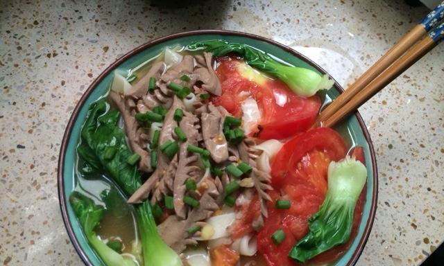 煮出美味腰花面（教你如何选面、煮面和调配酱料，让腰花面美味不失口感）-第3张图片-美味行家