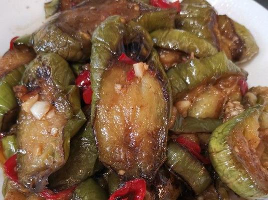 香辣煎茄子的制作方法（美味又健康，让你欲罢不能的口感享受）-第1张图片-美味行家