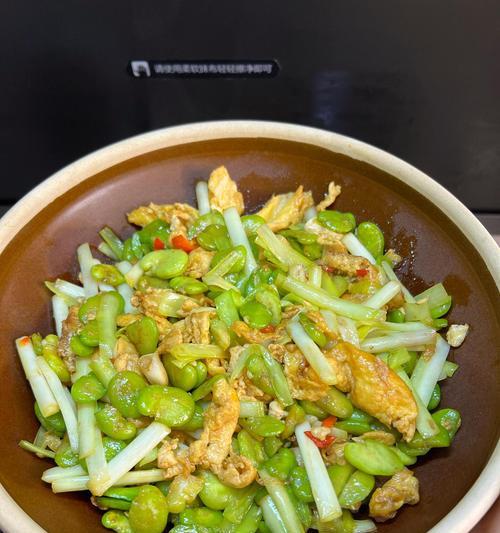 蚕豆木耳炒鸡蛋的做法（健康又美味的家常菜）-第3张图片-美味行家