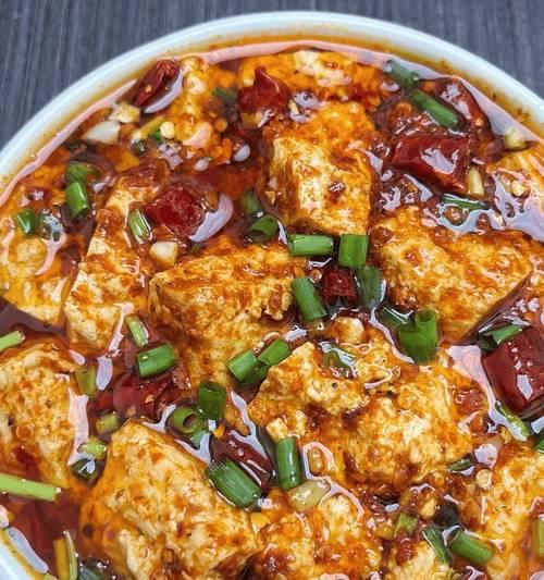 小牛肉粒炖豆腐的美味做法（一道美味又营养的家常菜，让你做饭不再难！）-第1张图片-美味行家