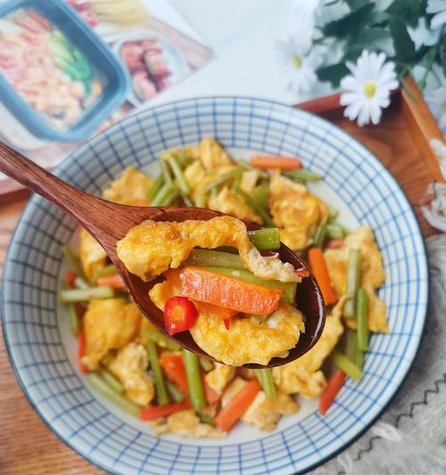 炒红薯茎——健康美味的家常菜（以红薯茎为主材，烹饪出美味佳肴）-第3张图片-美味行家