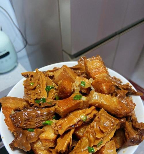 竹笋干毛豆炖肉，一道营养美味的家常菜（佐以毛豆，肉质更鲜嫩，汤汁更浓郁）-第2张图片-美味行家