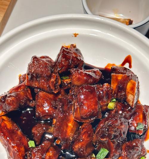 美味青椒粉皮制作全攻略（以青椒粉皮为原料，教你做出香辣爽口的美食）-第2张图片-美味行家