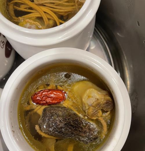 猪肚蒸大枣的健康美食之旅（探秘营养丰富的猪肚蒸大枣，为身体注入养分）-第2张图片-美味行家