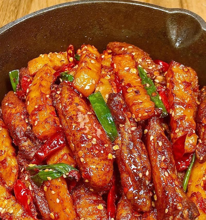 土豆焖翅根，让你的口感倍感满足（用土豆和翅根烹制的美味佳肴）-第3张图片-美味行家