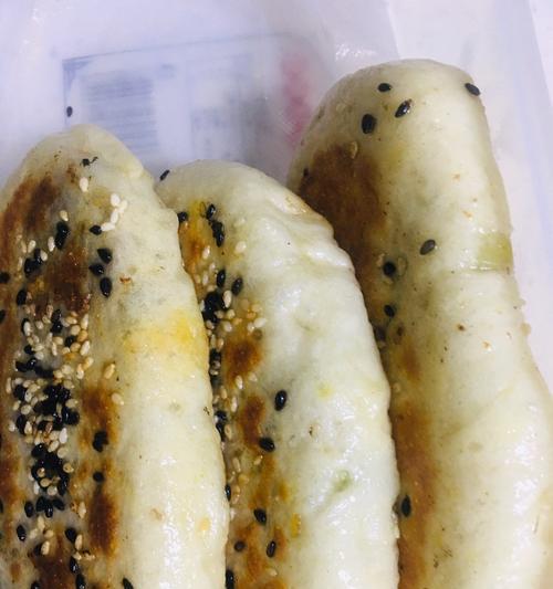 香菇鸡蛋饼的完美做法（以新鲜香菇和鸡蛋为原料，制作出美味可口的饼）-第3张图片-美味行家