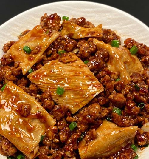肉末芸豆的美味做法（家常菜肴之肉末芸豆，香糯可口）-第3张图片-美味行家