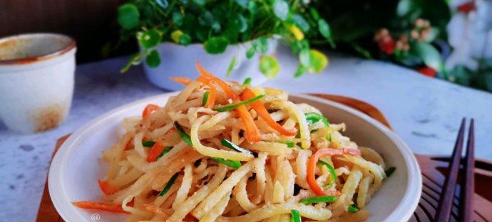 白菜炒拨烂子，鲜美清爽（传统家常菜，热门美食，菜谱分享）-第1张图片-美味行家