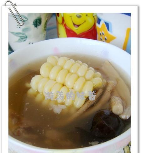 茶树菇肉骨头汤的制作方法（一碗营养丰富的滋补汤，轻松在家自制）-第2张图片-美味行家