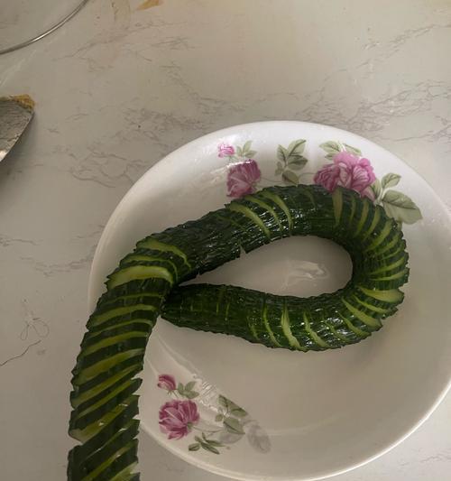 古作以蓑衣黄瓜（回味传统口感，享受美食传承）-第3张图片-美味行家