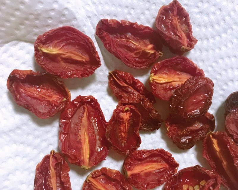 美味双味圣女果的制作方法（手把手教你做出口感鲜美的双味圣女果，品尝不一样的果味体验）-第2张图片-美味行家