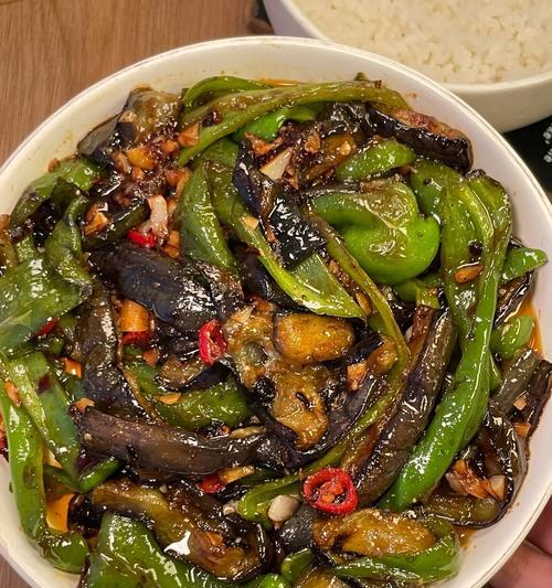 简单易学的清炒青茄子做法（一口香甜，健康美味）-第2张图片-美味行家