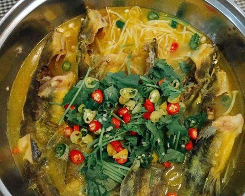 酸汤黄骨鱼制作全攻略（做法简单，口感绝佳的美味佳肴）-第1张图片-美味行家