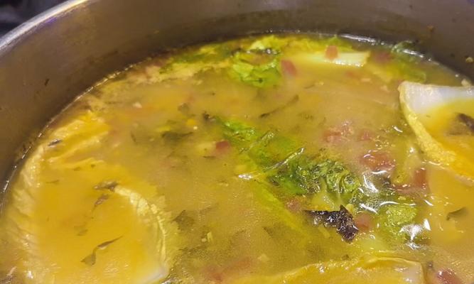 酸汤黄骨鱼制作全攻略（做法简单，口感绝佳的美味佳肴）-第2张图片-美味行家