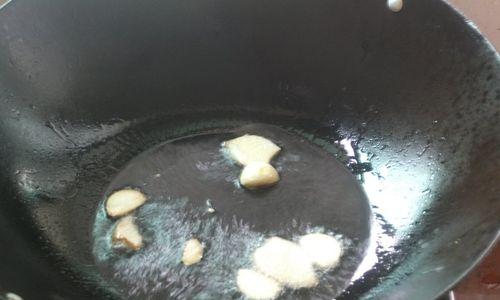 紫苏炒粉肠的做法（传统佳肴，香气四溢）-第3张图片-美味行家