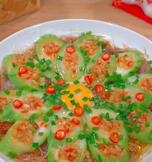 丝瓜炒对虾（用丝瓜清爽搭配对虾鲜香，这道菜你一定要试试！）-第1张图片-美味行家