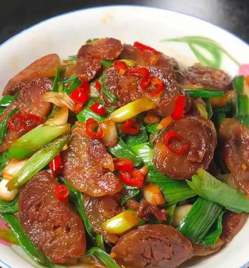 莴笋青蒜炒红肠，美味又健康（用青菜来“驯服”脂肪爆棚的红肠，清新宜人的口感令人爱不释手）-第2张图片-美味行家