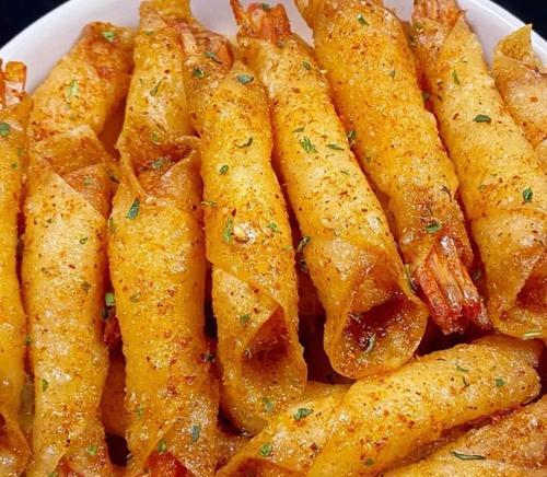 享受美味鲜香，尝一尝油炸桃花虾的独特风味（教你如何制作酥脆可口的油炸桃花虾）-第1张图片-美味行家