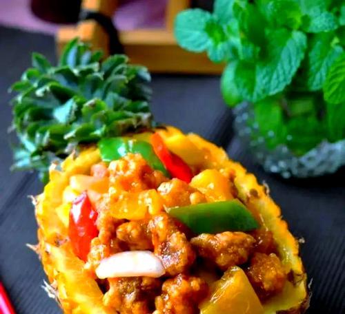 教你制作美味的菠萝咕咾肉（以糖醋为特色的中式烹饪美食）-第2张图片-美味行家